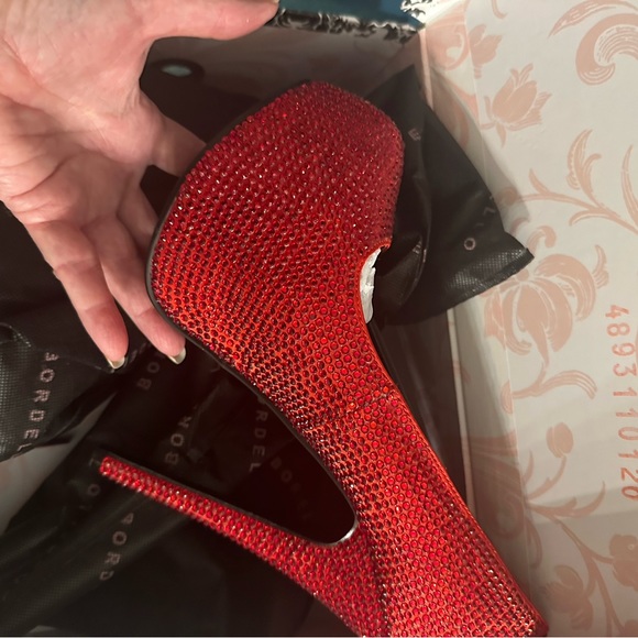 Red sequined high heels - Picture 2 of 14